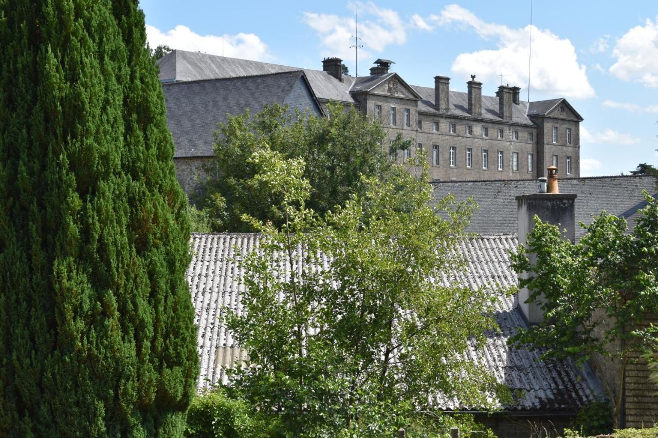 Gites In Le Neufbourg -Mortain Dış mekan fotoğraf